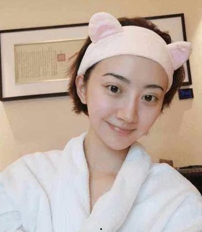 娱乐吃瓜女明星素颜,娱乐圈吃瓜女明星的真实面貌  第2张